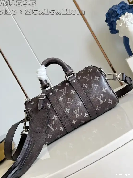 Frstbag ru LOUIS KEEPALL BANDOULIÈRE VUITTON 25 0621